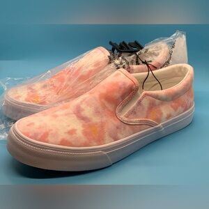 Women’s slip on/white bottoms